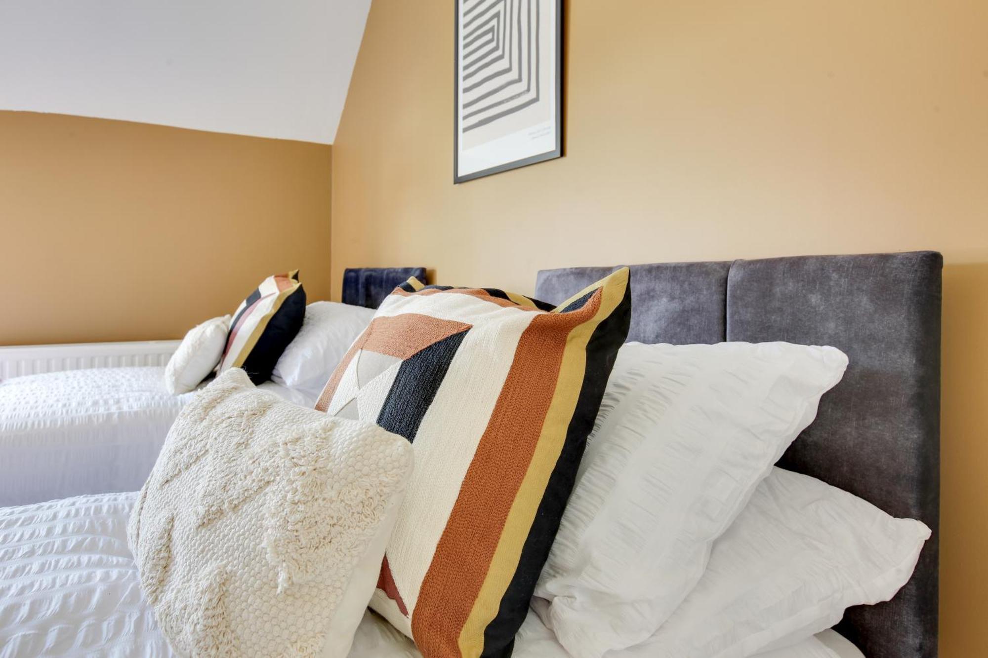 Cosy 3 Bedroom House With Free Parking And Wifi Colchester Eksteriør billede